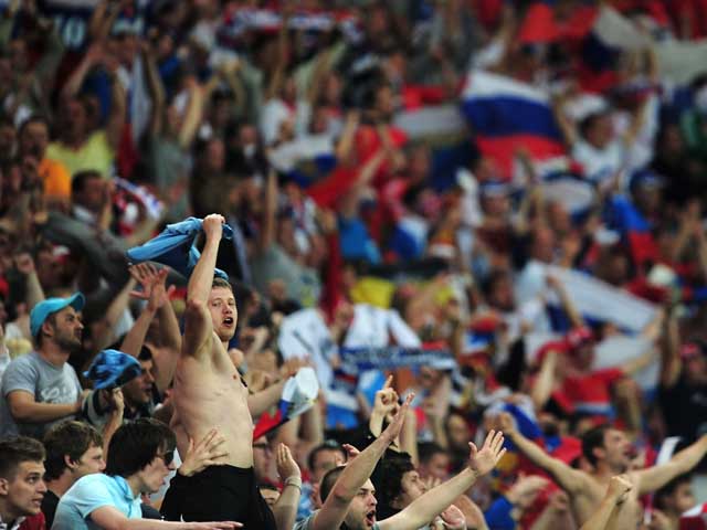 УЕФА завел дела о расизме фанатов из России и Испании