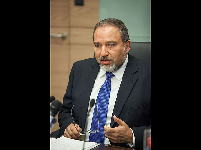 Либерман разъяснил, почему считает необходимым "призывать" арабов