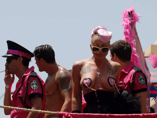 Во время гей-парада в Тель-Авиве
