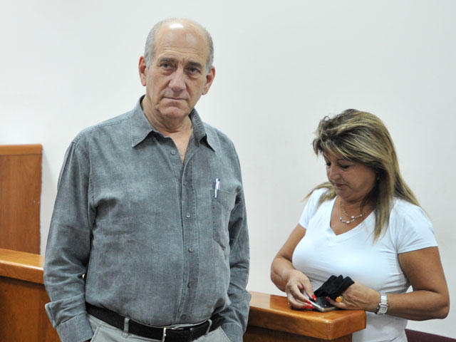 Эхуд Ольмерт и Шула Закен в суде