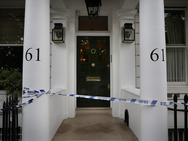 Представительница одного из богатейших семейств Европы 48-летняя Ева Раусинг обнаружена мертвой в ее доме в престижном лондонском районе Белгравия, 10 июля 2012 года
