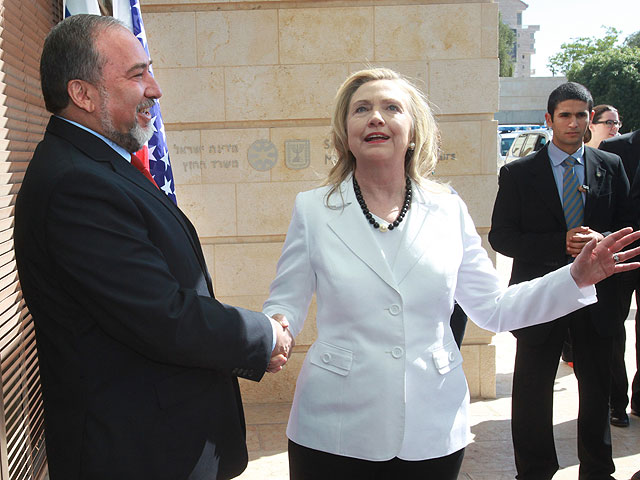Переговоры Клинтон и Либермана. Иерусалим встретил госсекретаря лозунгами "Свобода Полларду"