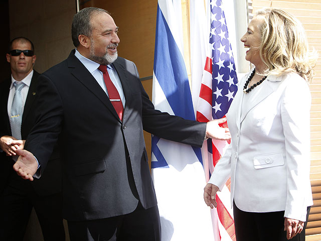 Переговоры Клинтон и Либермана. Иерусалим встретил госсекретаря лозунгами "Свобода Полларду"