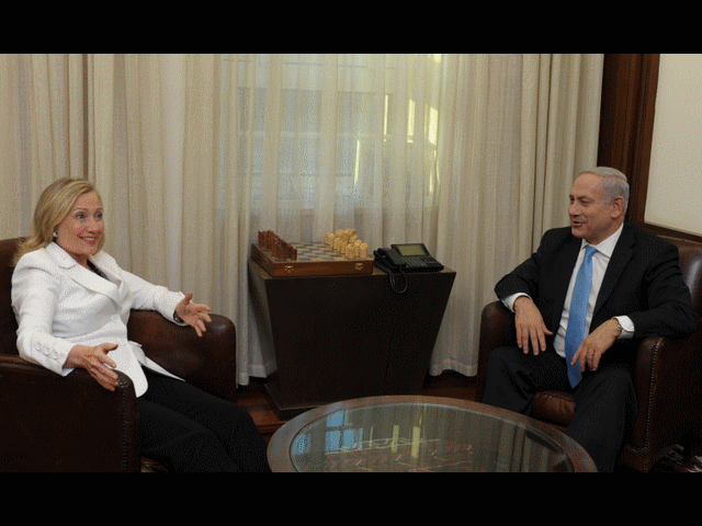 По данным израильских источников, госсекретарь требует от израильского правительства сделать несколько жестов доброй воли по отношению к Махмуду Аббасу