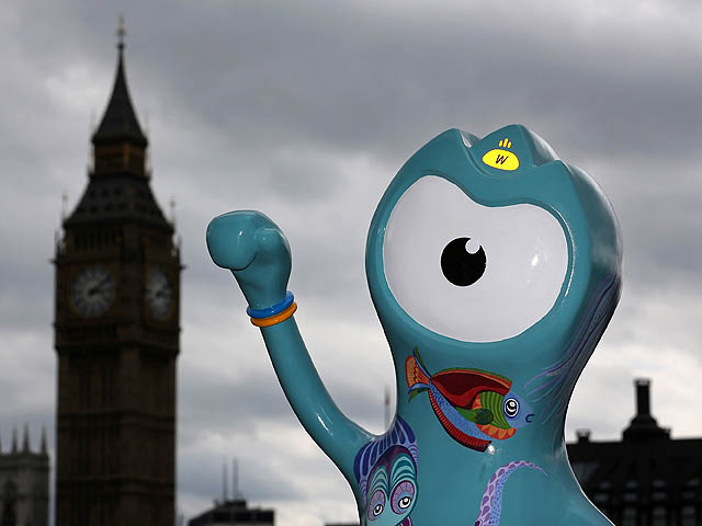 "Одноглазые монстры" заполонили Лондон: городу представили талисман Олимпиады