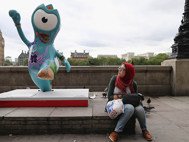 "Одноглазые монстры" заполонили Лондон: городу представили талисман Олимпиады