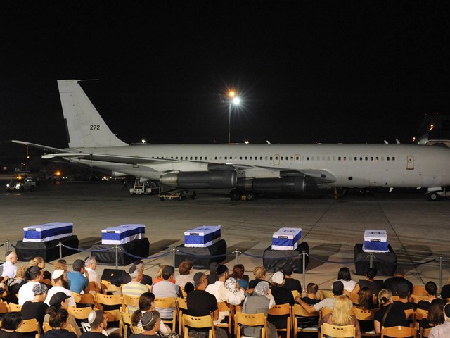 Тела израильтян, погибших в результате теракта в Болгарии, доставлены на родину, 20 июля 2012 года