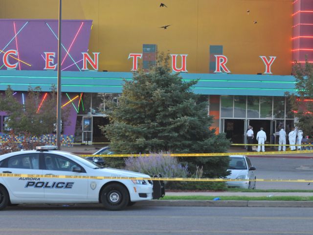 Массовое убийство на премьере "Темного рыцаря" в Колорадо: 12 убитых, полсотни раненых