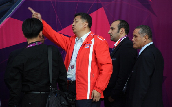 Скандал на олимпиаде: футболисток КНДР представили под флагом Южной Кореи
