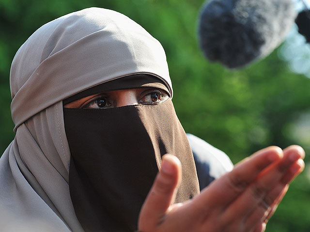 Госдеп США осудил закон, запрещающий носить мусульманскую бурку в общественных местах