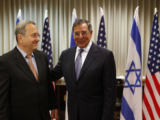 Леон Панетта и Эхуд Барак. Тель-Авив, 1 августа 2012 года