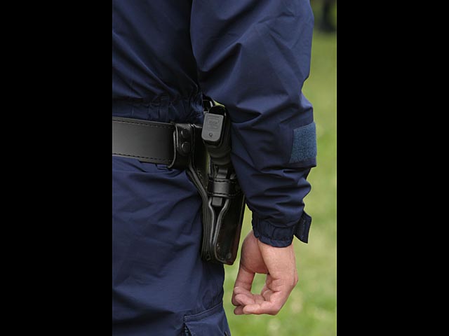 Офицер полиции, у которого грабитель отобрал оружие, лишился должности
