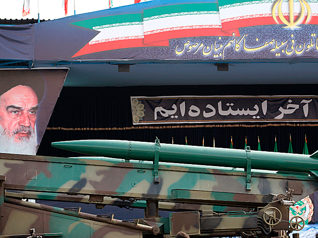 Ракета "Зильзаль" на параде в Тегеране