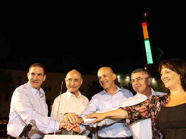 Министерство энергетики и водных ресурсов установило вчера, 1 августа, гигантскую световую шкалу, расположенную на одной из труб электростанции "Риндинг" в Тель-Авиве