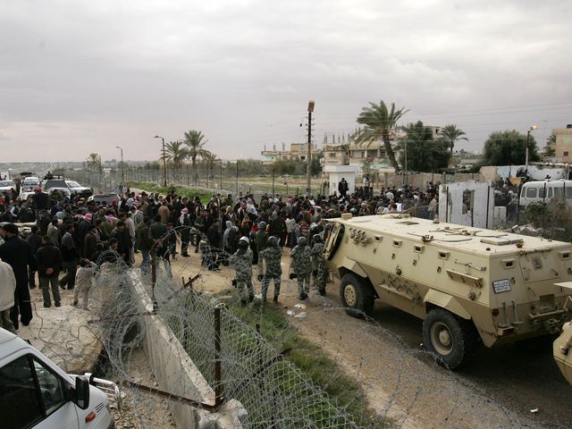 Египетские солдаты на КПП в Рафиах (иллюстрация)