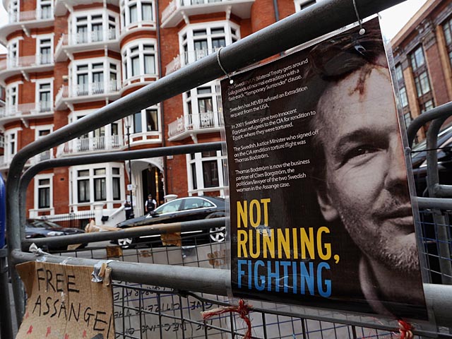 Эквадор предоставил политическое убежище основателю WikiLeaks Джулиану Ассанжу
