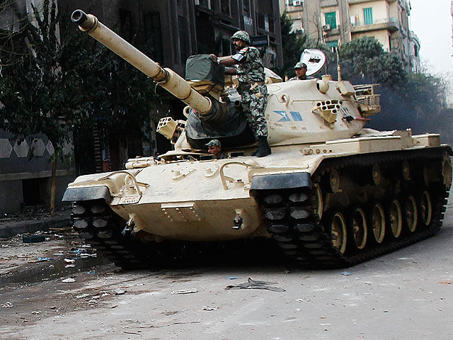 Египетская армия отвела танки из приграничных районов Синая