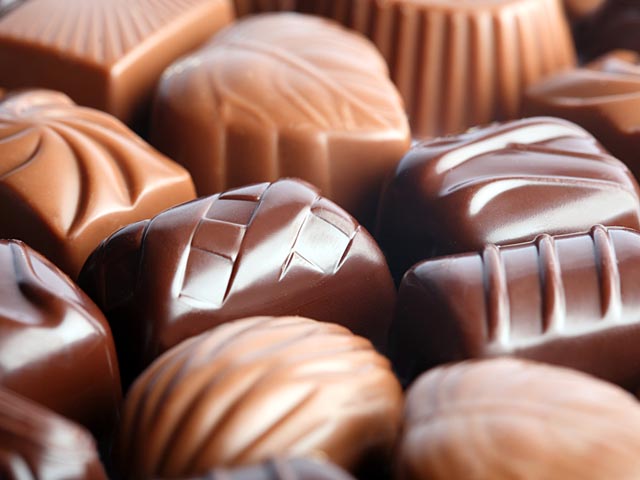 Молочный шоколад защищает мужчин от инсульта
