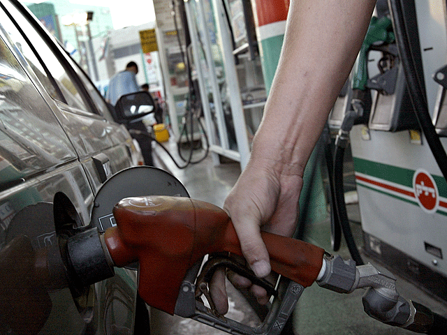 В ночь на воскресенье цены на бензин вырастут до 8,25 шекеля за литр