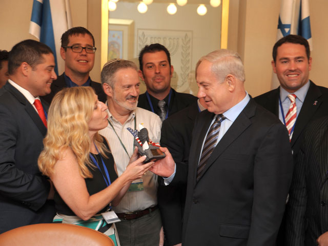 Вечером в понедельник, 3 сентября, глава правительства Израиля Биньямин Нетаниягу принял в своей канцелярии в Иерусалиме представителей организации "Heroes To Heroes"
