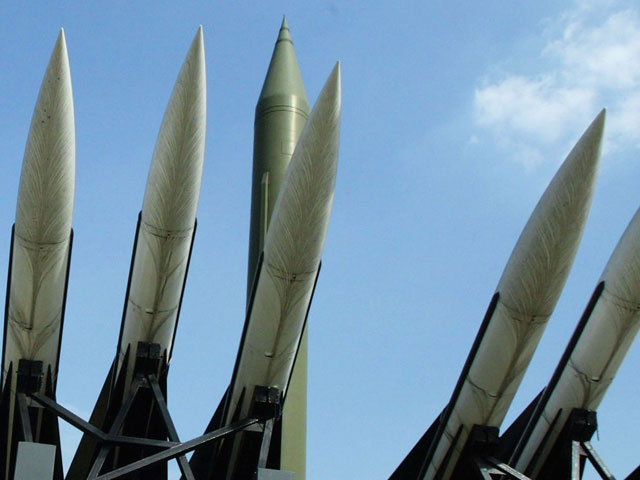 Иран представил новые вооружения, в том числе, модификацию ракеты "Фатех"