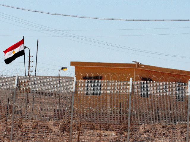 Египетские полицейские на границе с Израилем застрелили нелегала из Эритреи