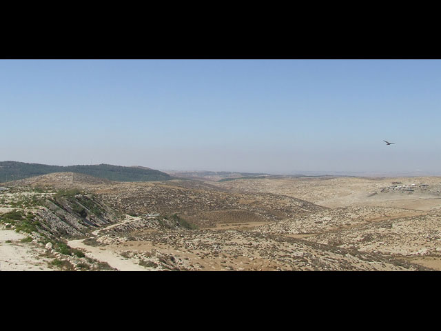 Всего в 18 километрах от Беэр-Шевы и в полутора часах езды от Тель-Авива находится район, с которого, по сути, началась еврейская история Земли Израиля &#8211; юг Хевронского нагорья