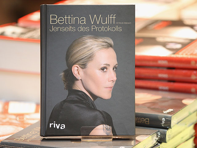 Беттина Вульф подверглась резкой критике после выхода 12 сентября ее книги "По ту сторона протокола"