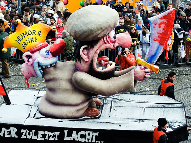 Карнавал в Дюссельдорфе (2010-й год). Фигура изображает борца за исламские идеалы Махмуда Ахмадинеджада