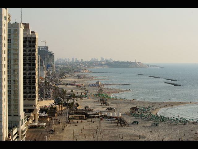 Мэрия Тель-Авива открыла для купания пляж Буграшов