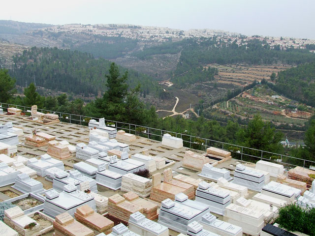 На иерусалимском кладбище Гиват Шауль