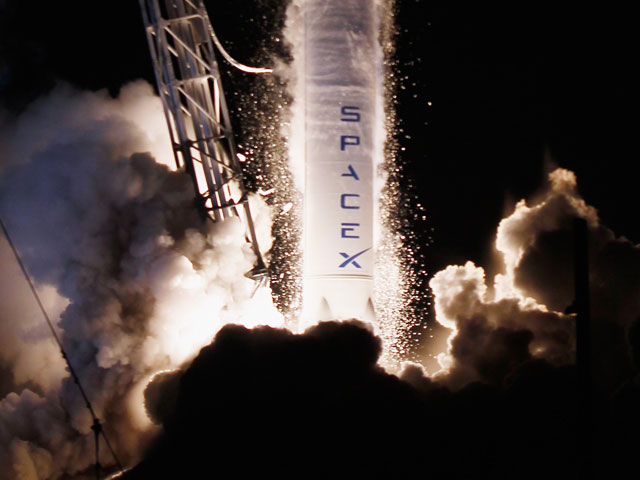 Старт ракеты Falcon 9. Мыс Канаверал, 7 октября 2012 года
