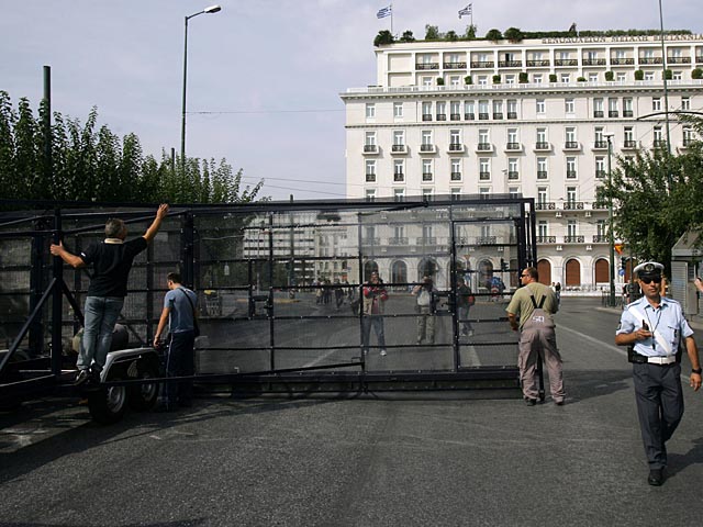 Афины встретили Меркель митингами