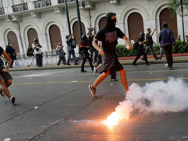 Афины встретили Меркель митингами