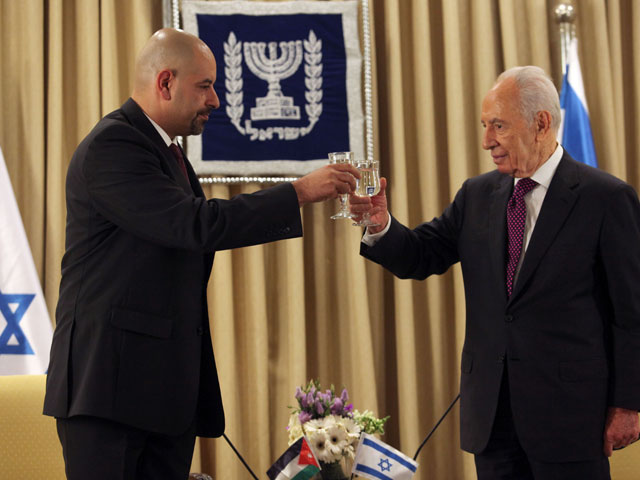 Новый посол Иордании Валид Халид Абдалла Абейдат и президент Израиля Шимон Перес