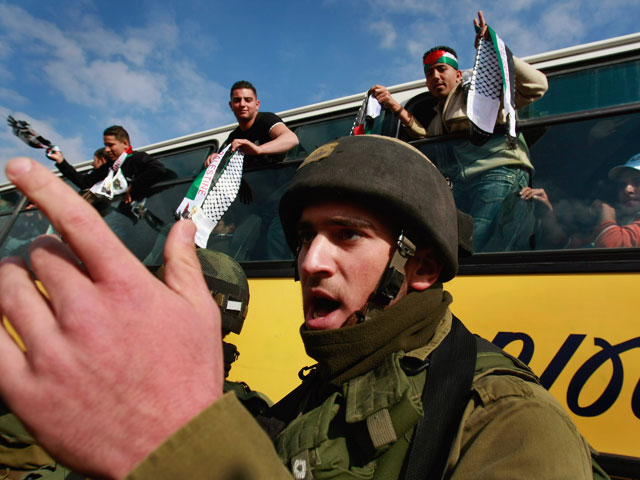  Показ был приурочен к первой годовщине сделки по обмену пленными, в рамках которой солдата обменяли на 1.027 палестинских террористов