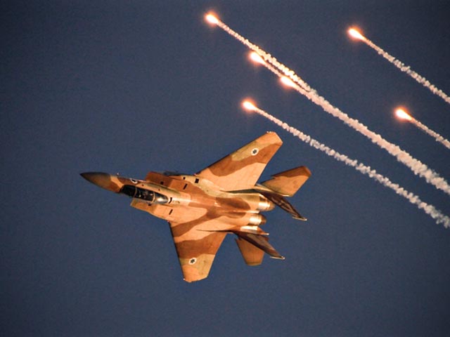 Министр информации Судана Ахмад Билал Усман сказал в среду, что завод разбомбили четыре военных самолета, прилетевшие с восточной стороны