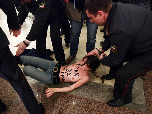 Акция FEMEN во время выборов в России