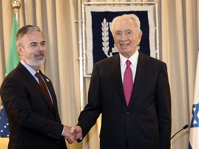 Глава МИД Бразилии встретился с Пересом и посетил "бразильский кибуц"