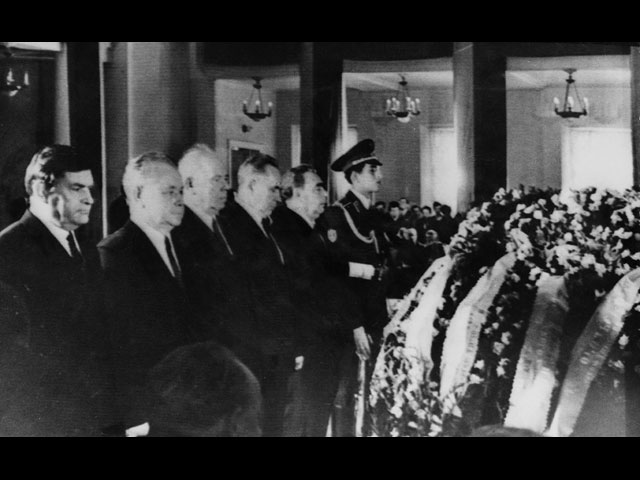 На похоронах космонавтов Добровольского, Волкова и Пацаева. 1971-й год