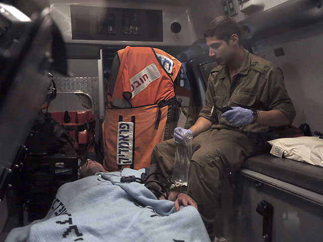 В субботу в результате обстрела противотанковой ракетой армейского джипа около границы с сектором Газы были ранены четверо израильских военнослужащих