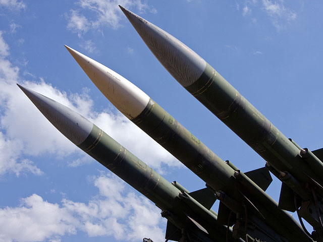Иран проводит "крупнейшие маневры ПВО в истории" одновременно с Израилем 