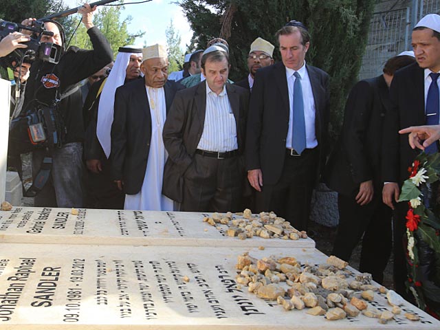 Французские имамы посетили "Яд ва-Шем" и почтили память жертв теракта в Тулузе