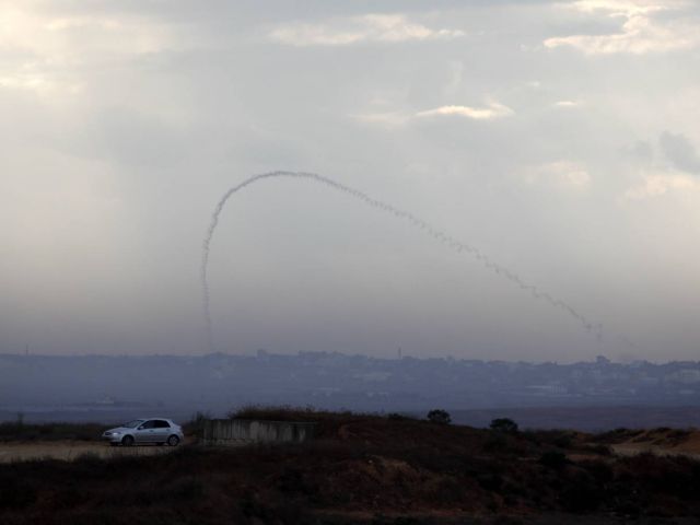 Боевики снова обстреляли Негев: "Железный купол" сбил большую часть ракет