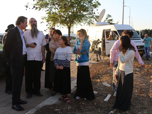 Посол Франции Кристоф Биго (слева) в Кирьят-Малахи