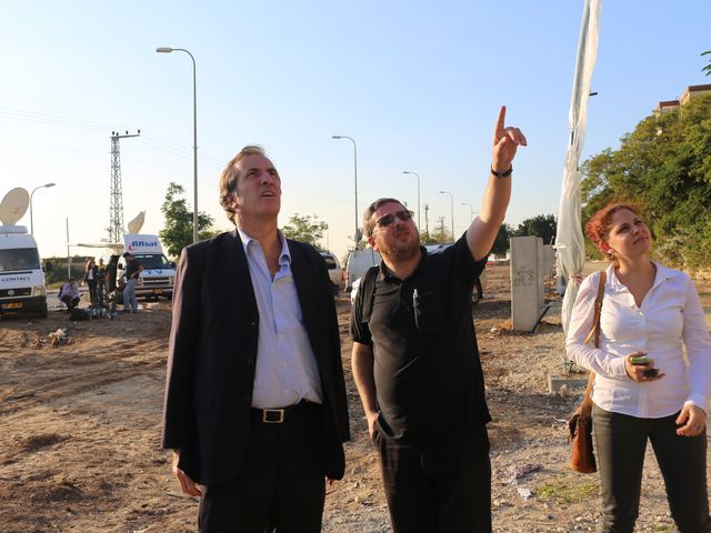 Посол Франции Кристоф Биго (слева) в Кирьят-Малахи