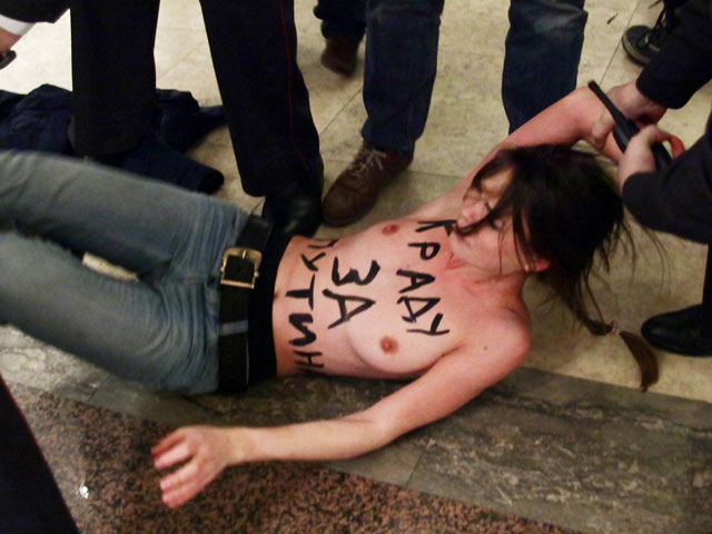 Акция FEMEN во время президентских выборов в России (архив)