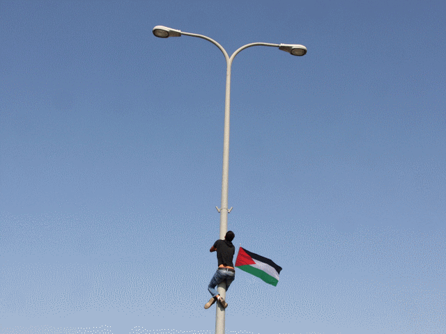 Палестинцы и левые активисты перекрыли дорогу &#8470;443