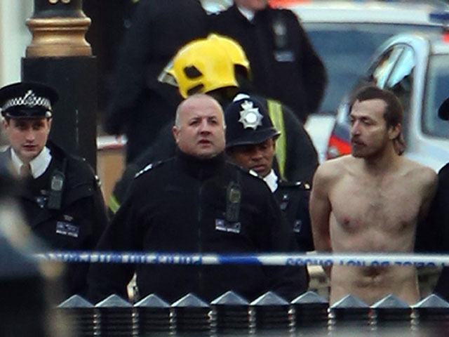 Дан Мотреску после ареста. Лондон, 23 ноября 2012 года