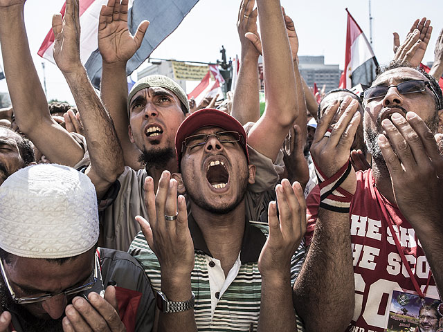 В Египте продолжаются беспорядки, президент готов к компромиссу